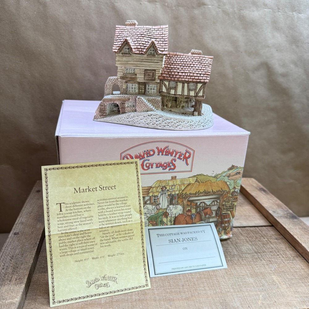 David Winter Market Street Cottage 1980 Hand Painted British Miniature House Box